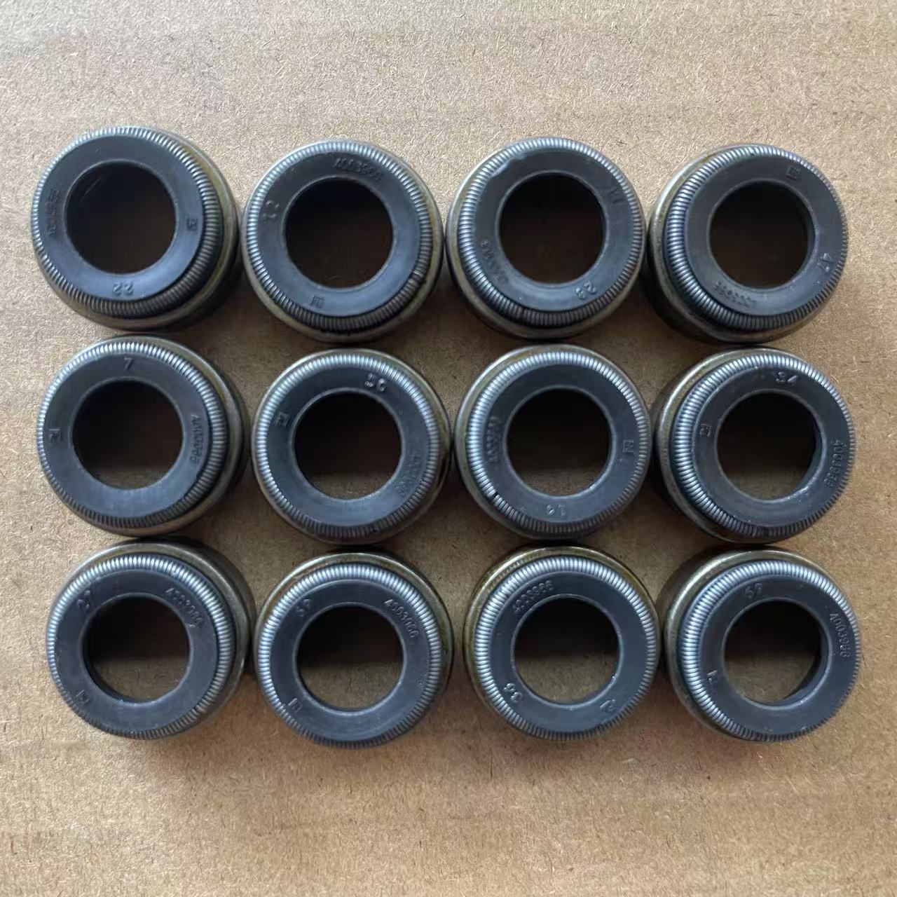 Cummins Diesel Engine Parts M11 Valve Oil Seal Engine Valve Stem Oil Seal 3606766 4003966